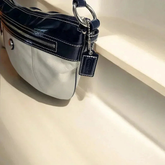 COACH Laura Hobo Bag Navy/cream - Picture 6 of 16